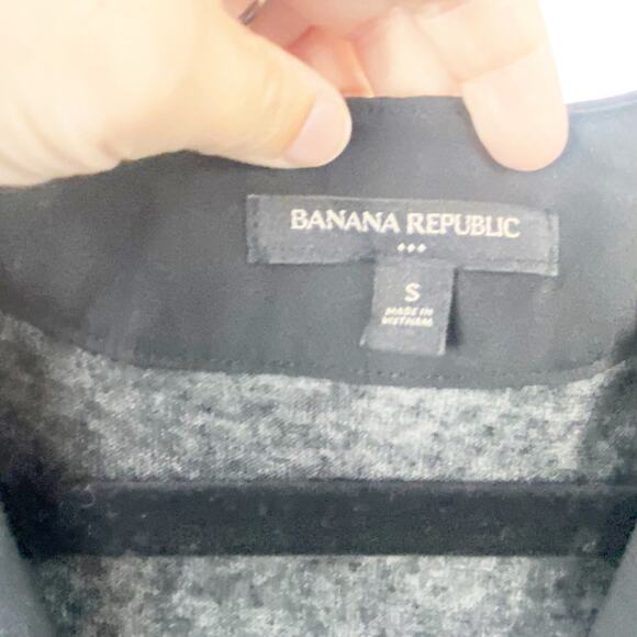 2/$30 Banana Republic Small Women Dark Gray Linen Blend V-Neck Sweater Vest - Picture 6 of 10